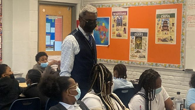 Lemar Tabb talking with students. Lemar Tabb talking with students.