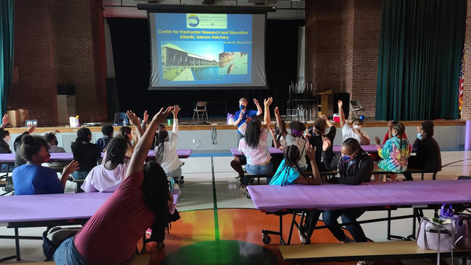 Great Lakes Education and Outreach Specialist Elizabeth Christiansen presenting to students. Great Lakes Education and Outreach Specialist Elizabeth Christiansen presenting to students.